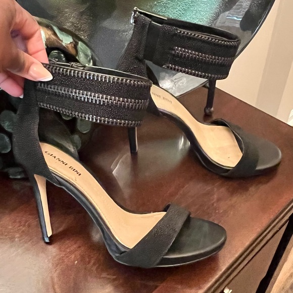 Gianni Bini Black Sandal heel - Picture 1 of 1